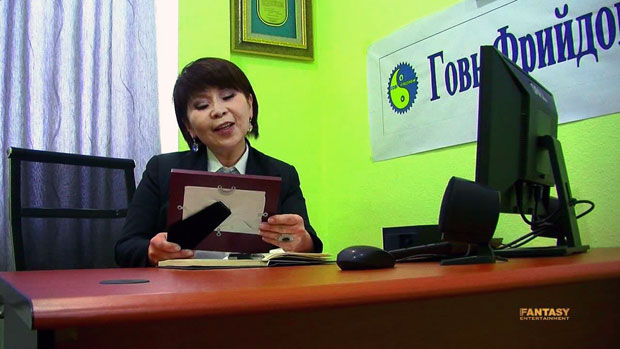 Дуучин Э.Бүрнээбаяр хэвлэлийнхэнд гомджээ